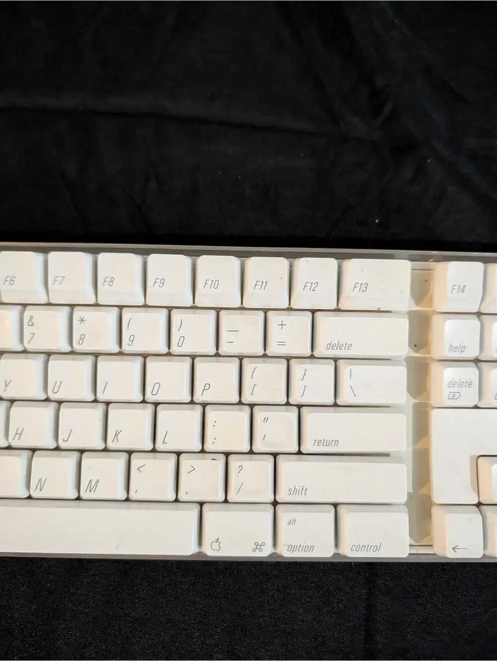 Apple Wireless Keyboard Full Size with Numeric Keypad White